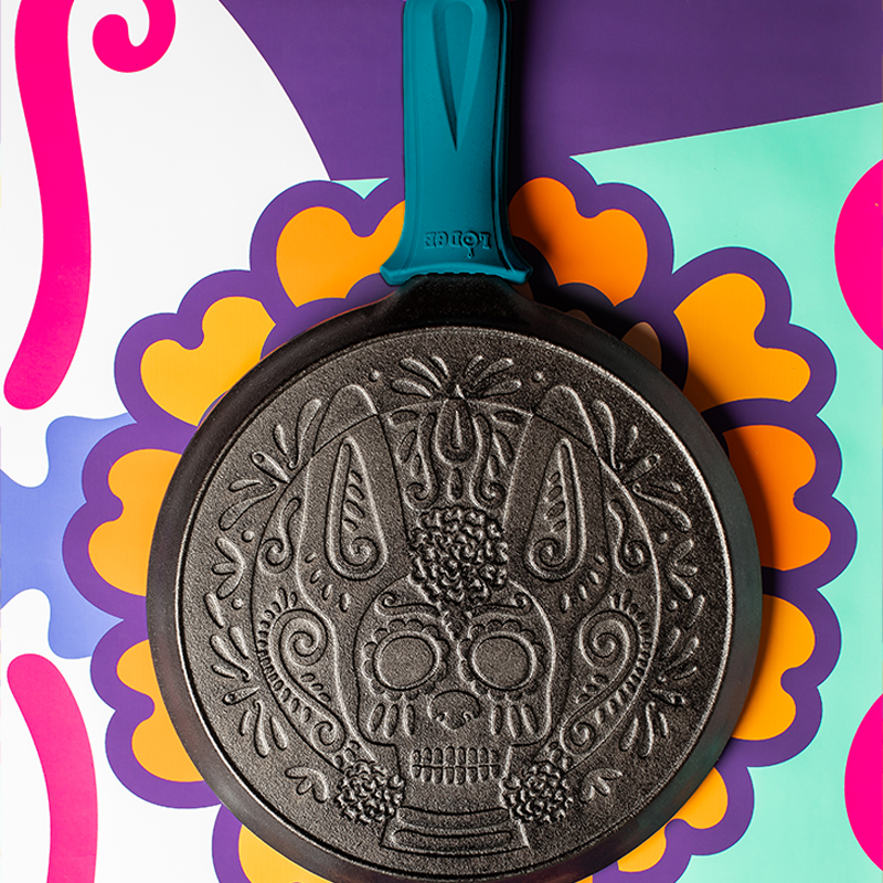 Lodge New Arrival 10.5 Inch Seasoned Cast Iron Xolo Sugar Skull Griddle with Deluxe Handle Holder - Image 10