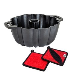 Lodge New Arrival Cast Iron Fluted Cake Pan with Red Potholders