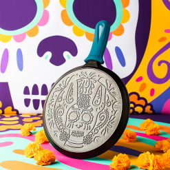 Lodge New Arrival 10.5 Inch Seasoned Cast Iron Xolo Sugar Skull Griddle with Deluxe Handle Holder
