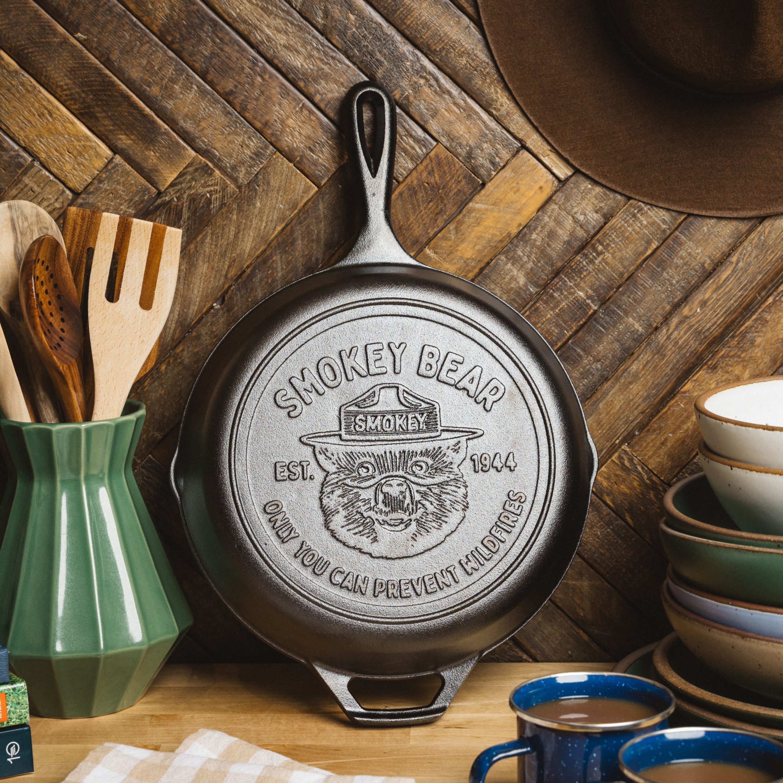 Lodge New Arrival 10.25 Inch Seasoned Cast Iron Smokey Bear Skillet - Image 5