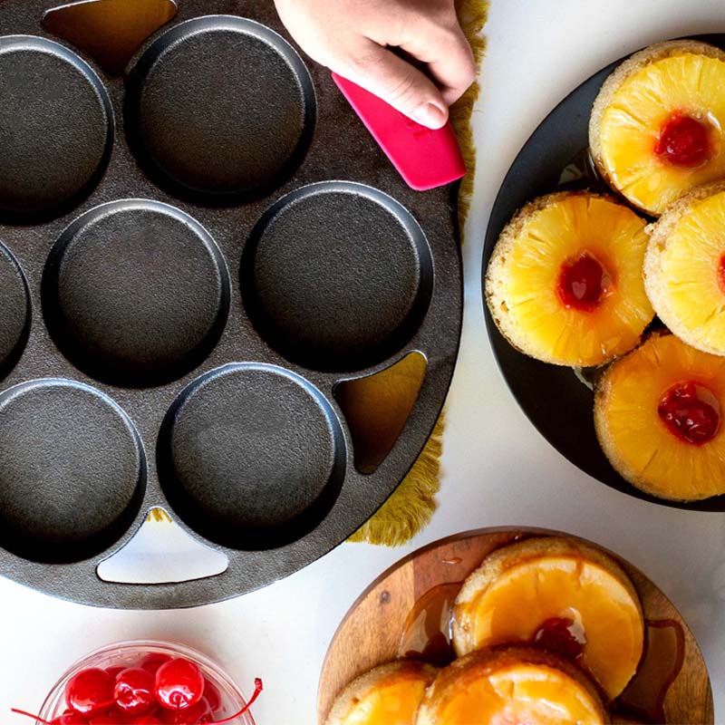 Lodge New Arrival Seasoned Cast Iron Mini Cake Pan - Image 4