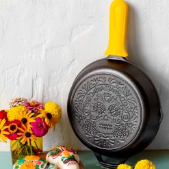 Lodge New Arrival Seasoned Cast Iron Sugar Skull Skillet with Deluxe Handle Holder