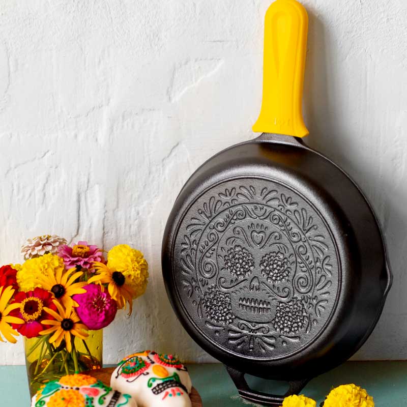 Lodge New Arrival Seasoned Cast Iron Sugar Skull Skillet with Deluxe Handle Holder