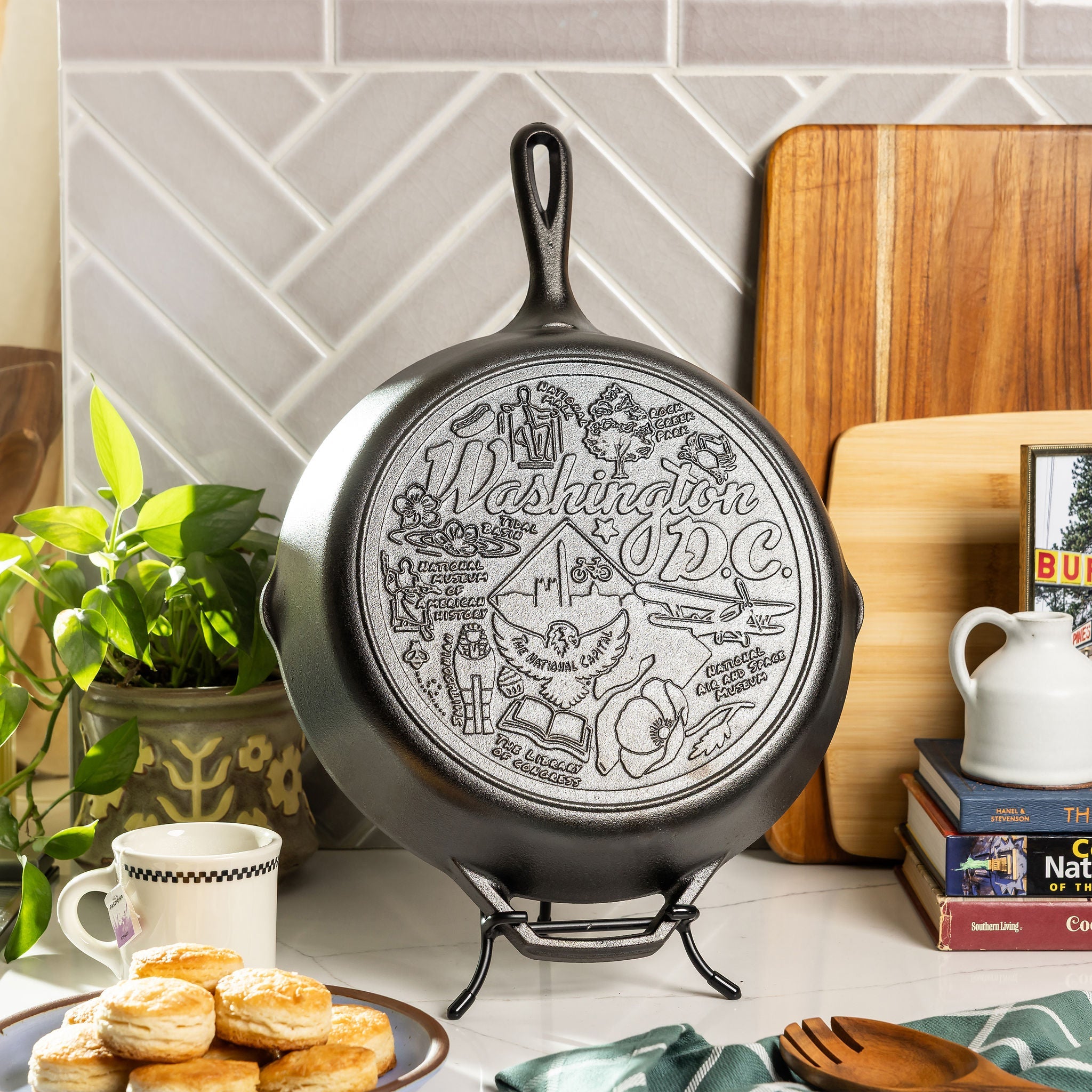 Lodge New Arrival American Road Trip: 12 Inch Seasoned Cast Iron Skillet, Washington, D.C. - Image 2