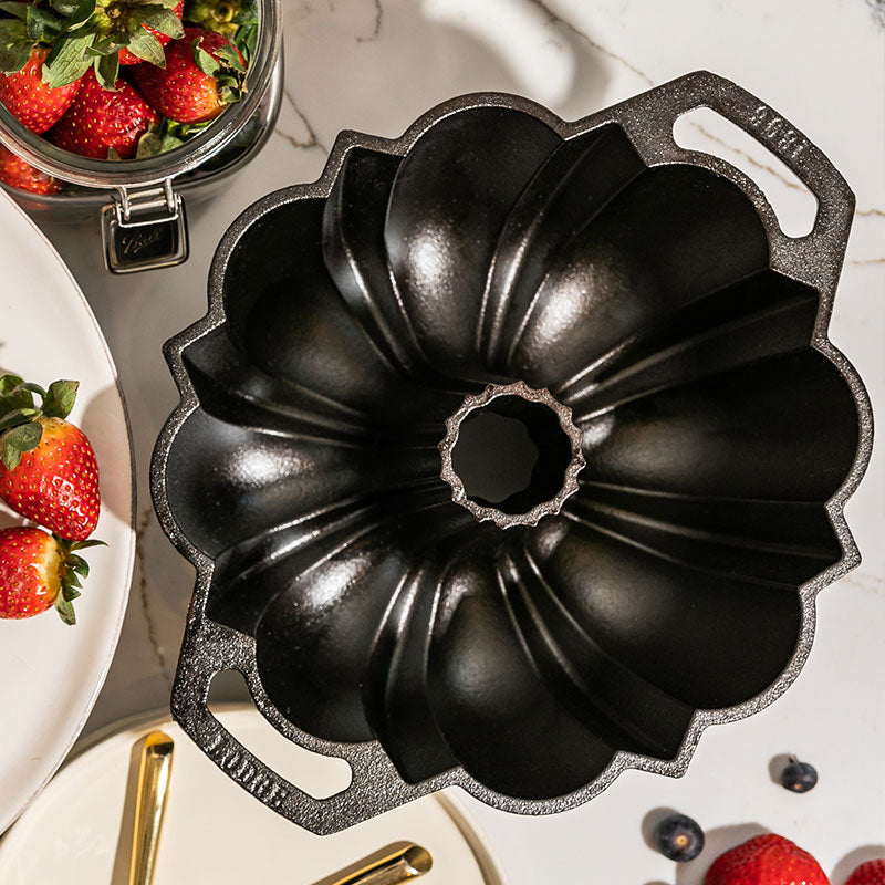 Lodge New Arrival Seasoned Cast Iron Fluted Cake Pan - Image 3