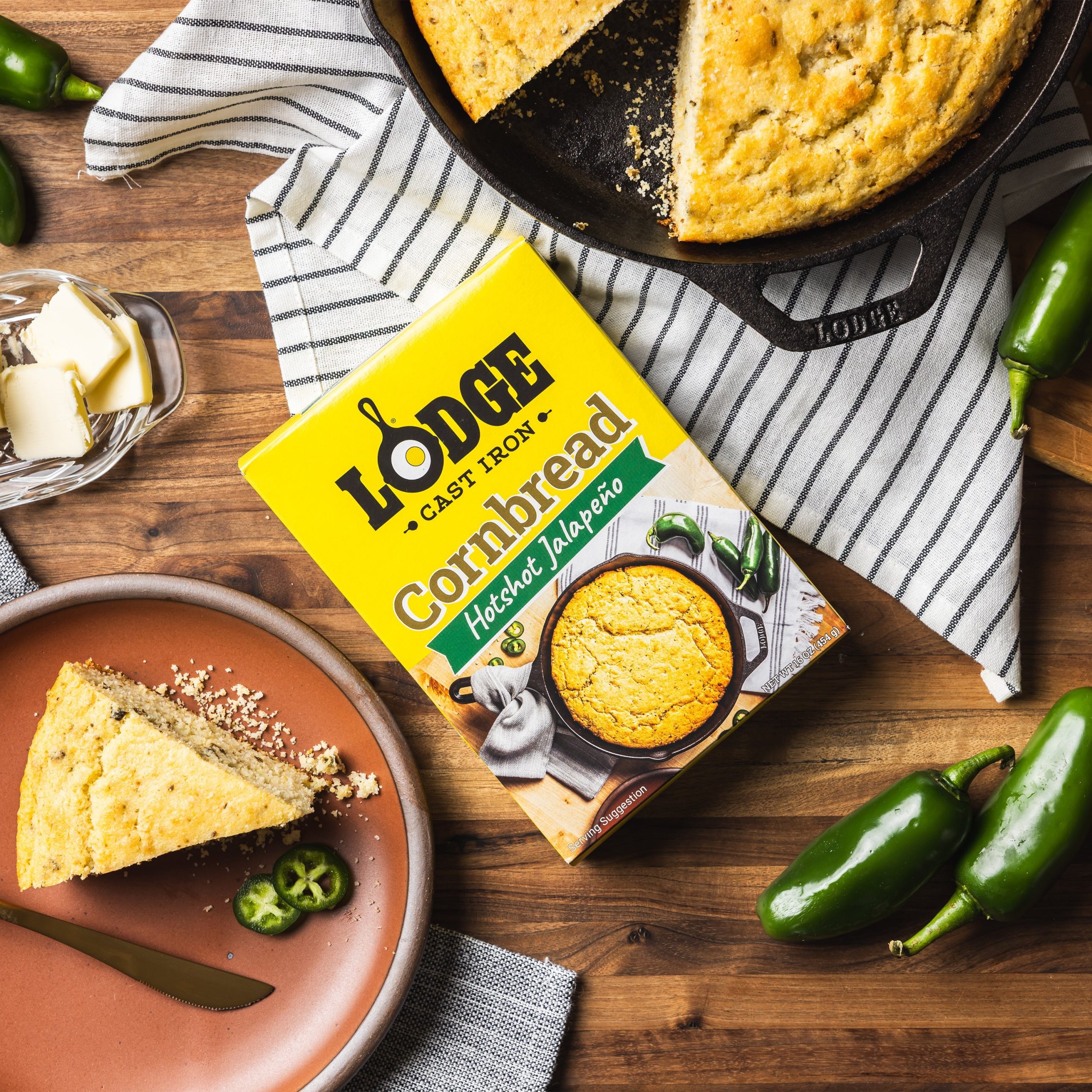 Lodge New Arrival Hot Shot Jalapeño Skillet Cornbread Mix - Image 4