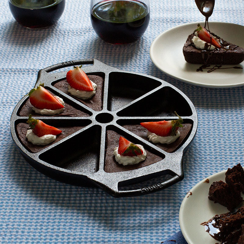 Lodge New Arrival Seasoned Cast Iron Wedge Pan - Image 3